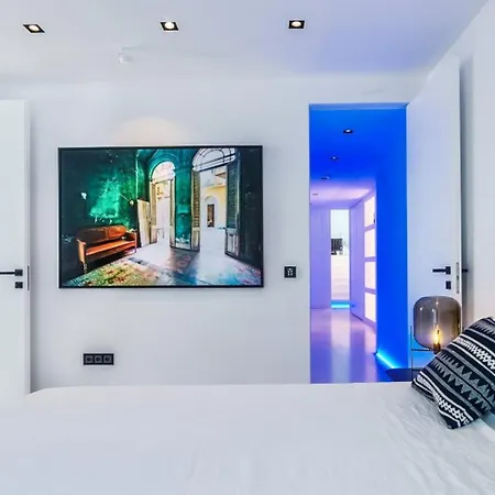 Ideal Location, Seaview *