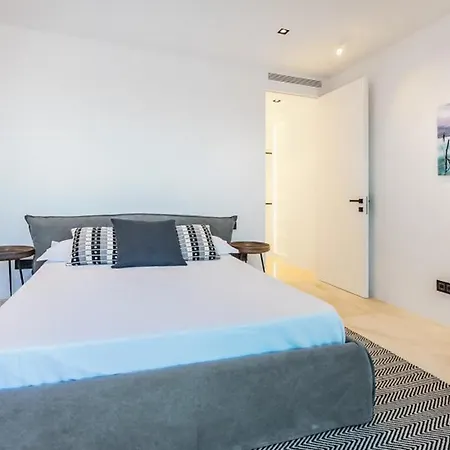 Ideal Location, Seaview