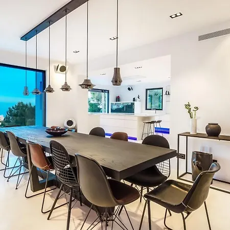 Ideal Location, Seaview